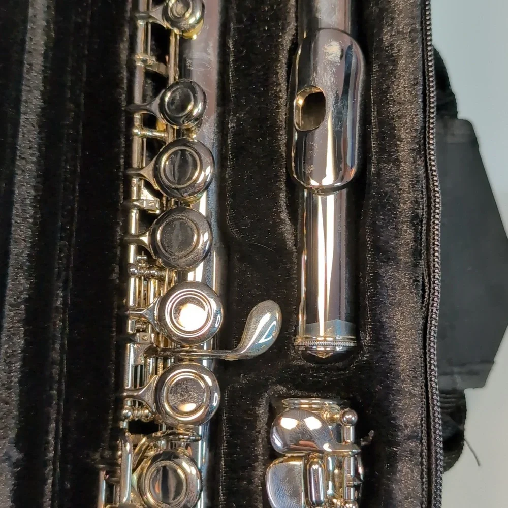 Flute with Case - Picture 7 of 9